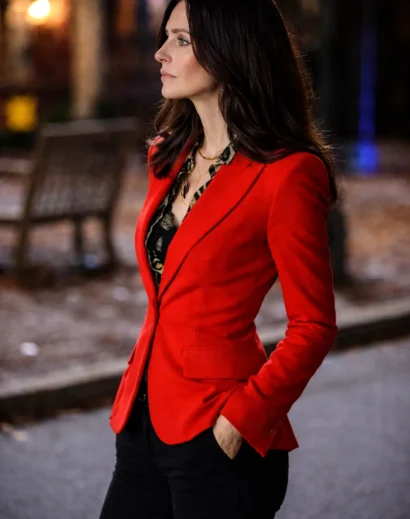 gale-weathers-red-blazer-side-profile Gale Weathers red blazer side profile showcasing sleek design and premium tailoring
